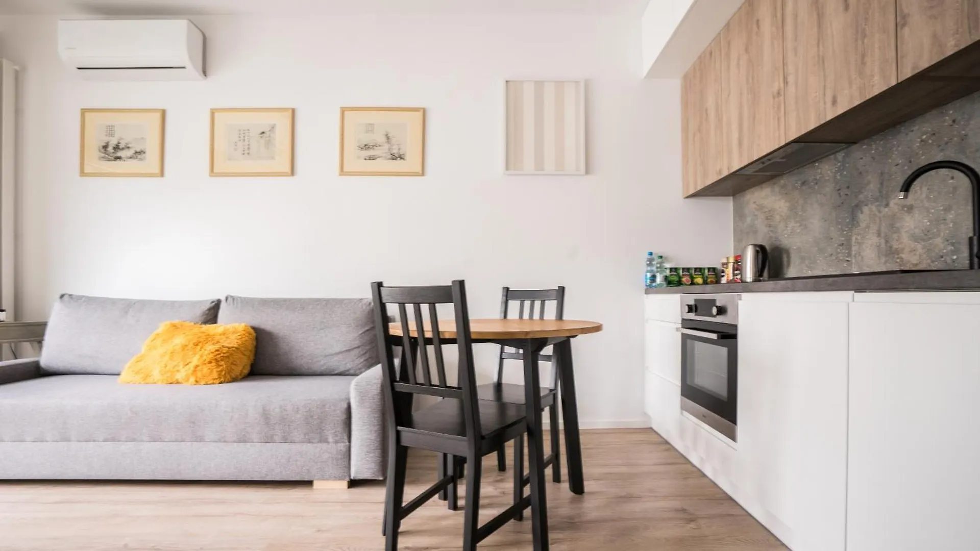 Διαμέρισμα Vipwarsawapartments Onyx Mennica Residence Πολωνία
